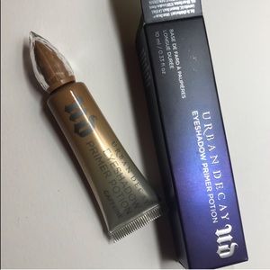 URBAN DECAY eyeshadow primer potion
